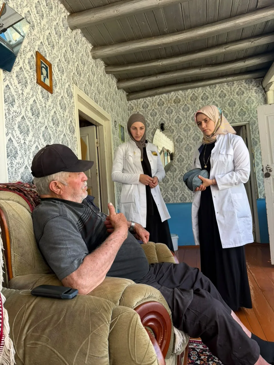 МОБИЛЬНАЯ БРИГАДА КОМПЛЕКСНОГО ЦЕНТРА ГУНИБСКОГО РАЙОНА ПРОДОЛЖАЕТ РАБОТУ В РАМКАХ ПРОЕКТА «СЕМЬЯ»